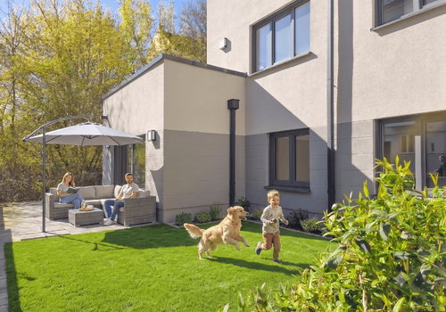 Terrasse mit Garten