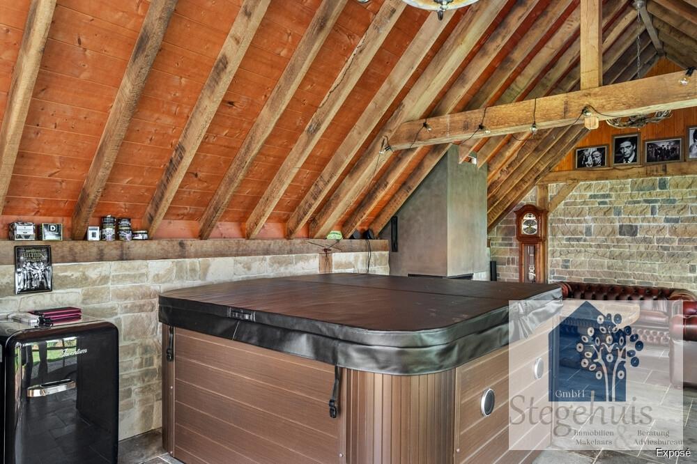 Jacuzzi im Gartenhaus