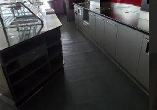 Hinter der Theke
