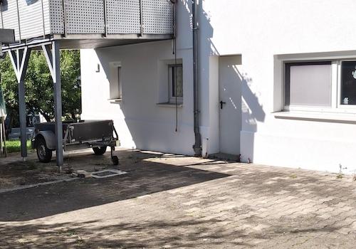 Hof u. Carport