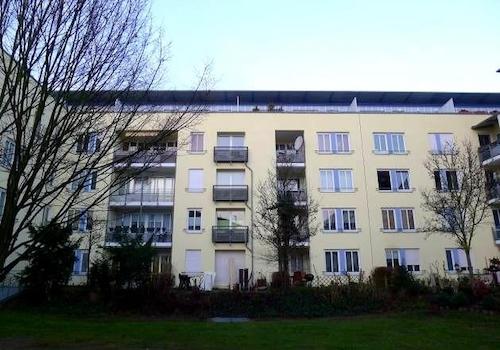 Hofseite mit Balkonen