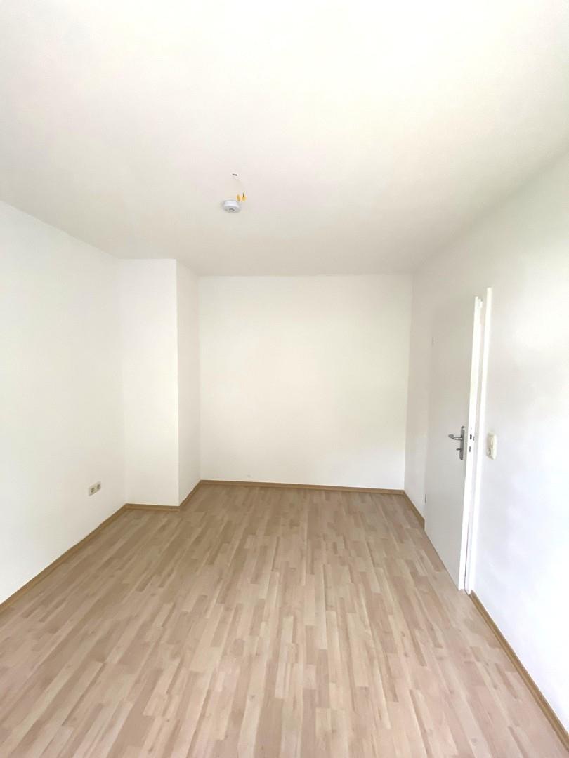 Schlafzimmer vom Fenster geseh