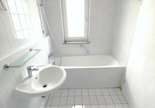 Badezimmer mit Badewanne