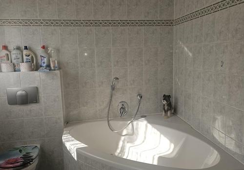 Bad mit Eckwaschbecken