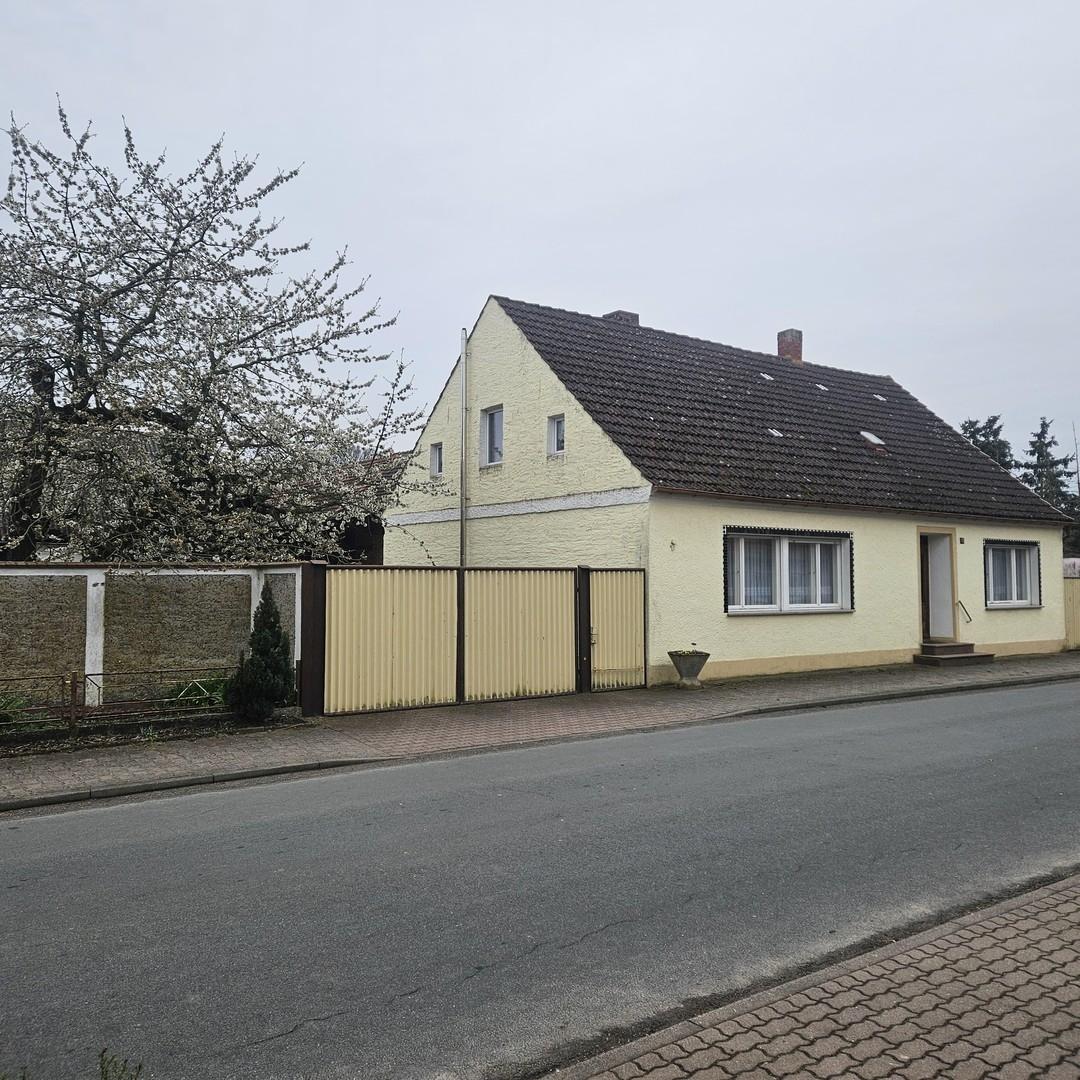 Hauseingang mit Vordach