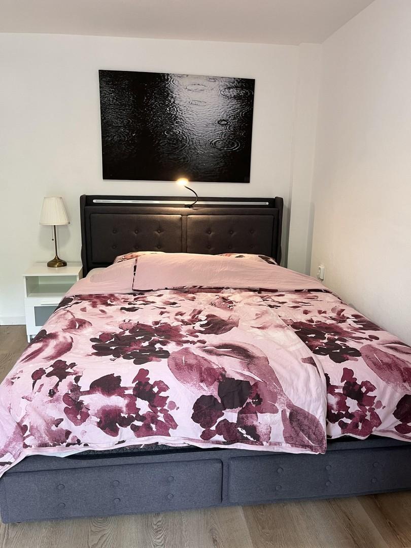 Schlaflzimmer mit Doppelbett