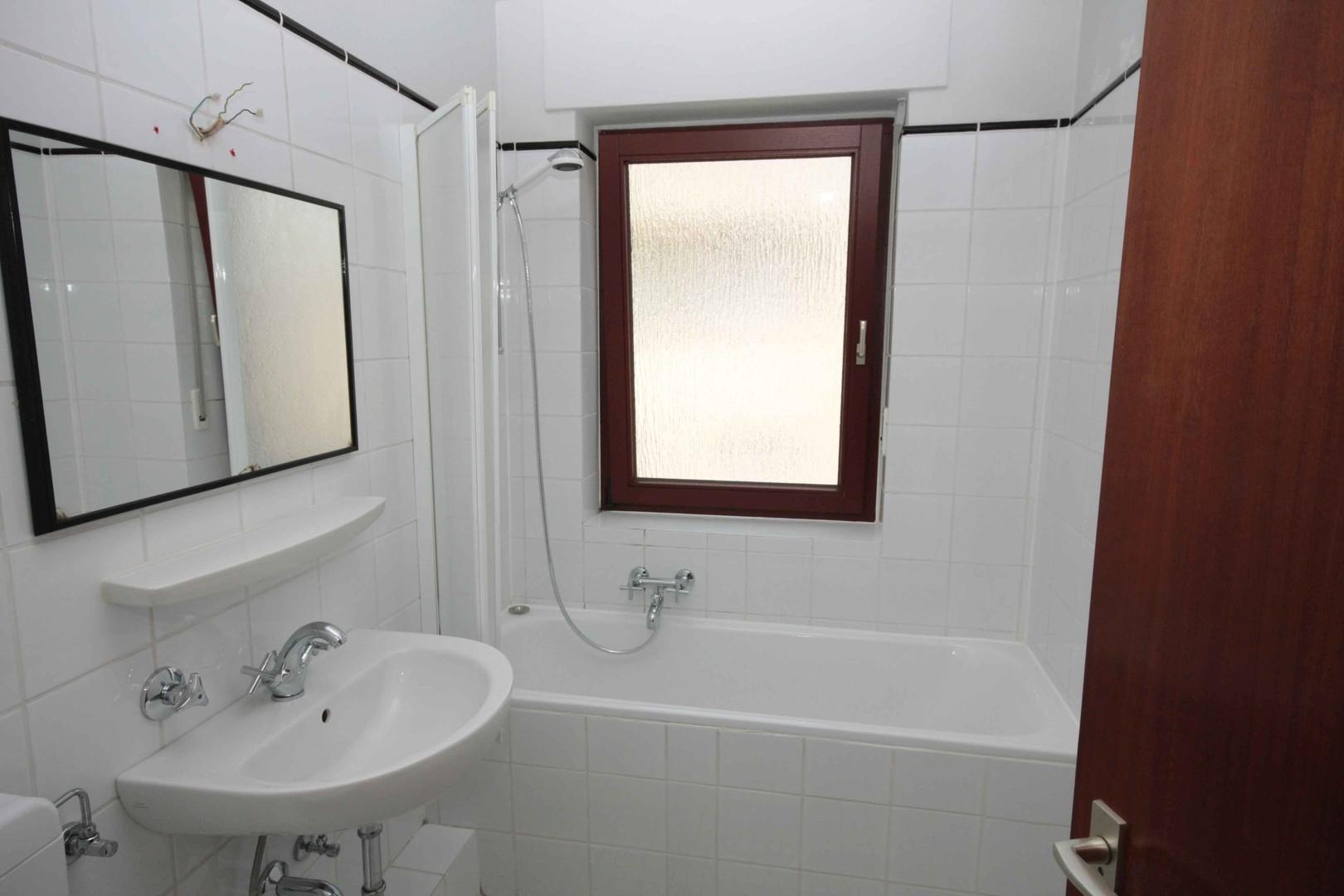 Bad mit Wanne