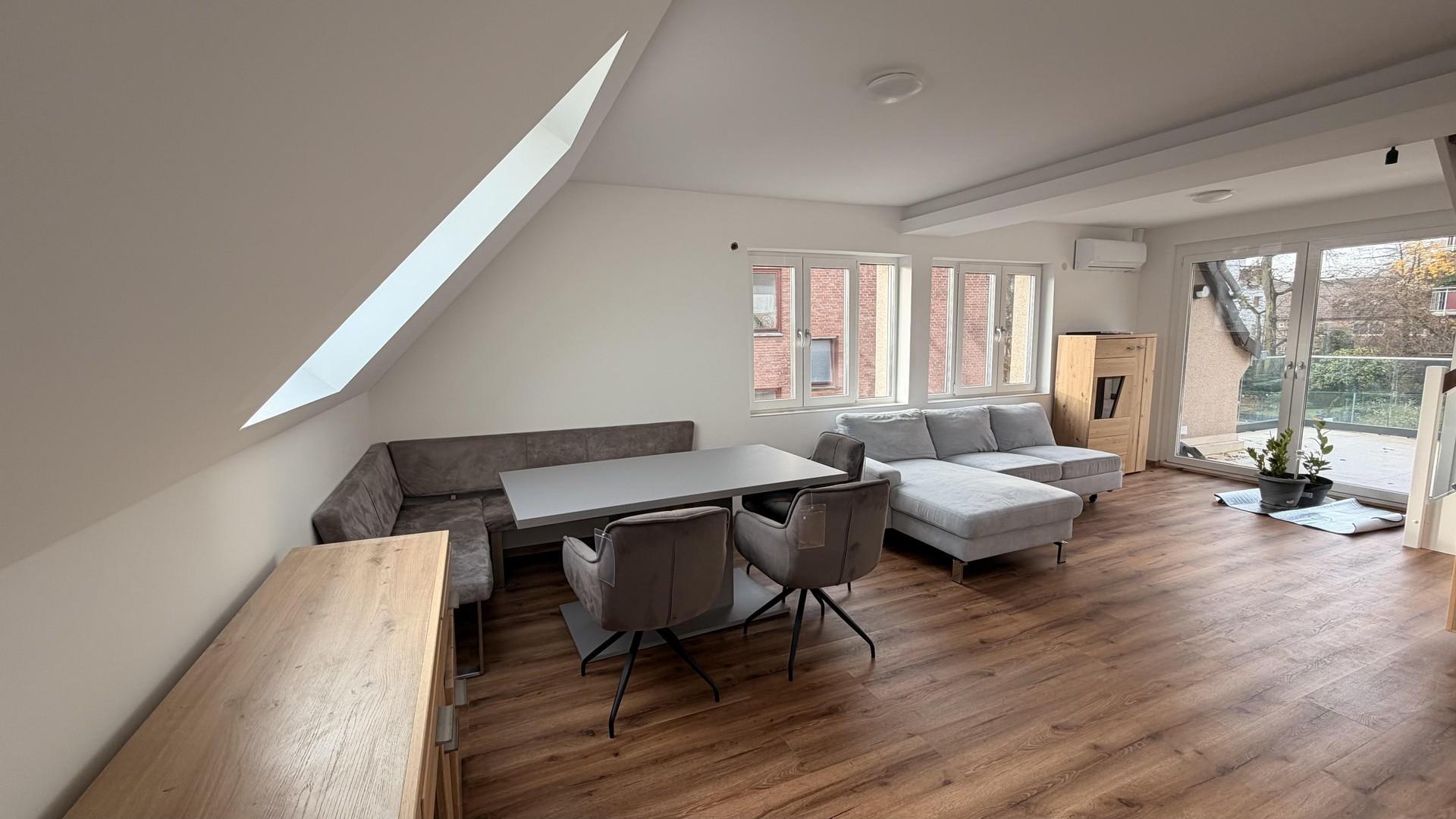 Wohnzimmer mit Essbereich