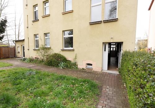 Zugang über Garten - Rückseite