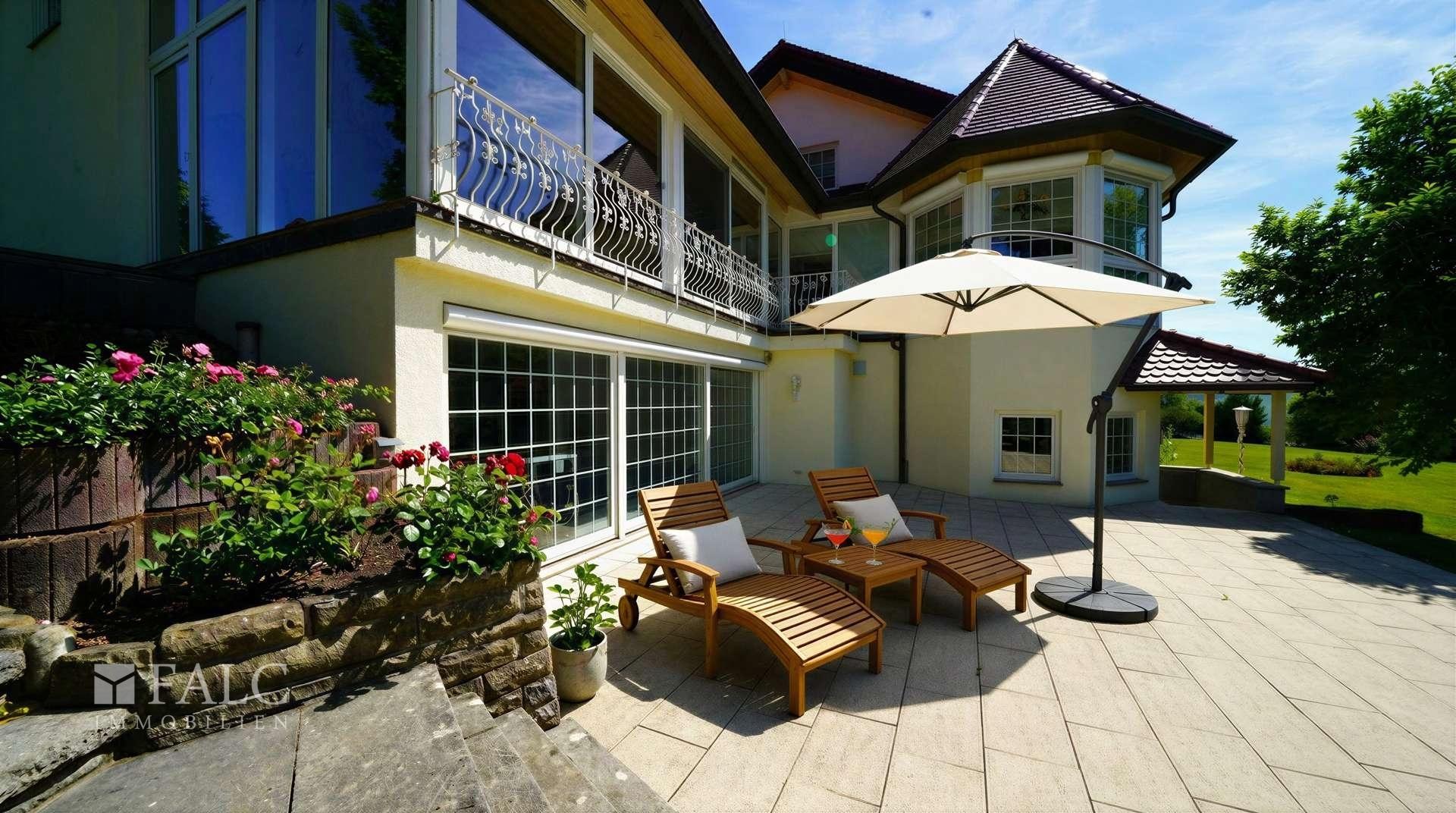 Terrasse bei der Schwimmhalle
