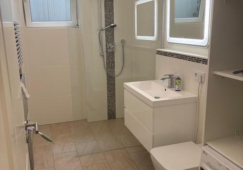 Bad mit Dusche 
