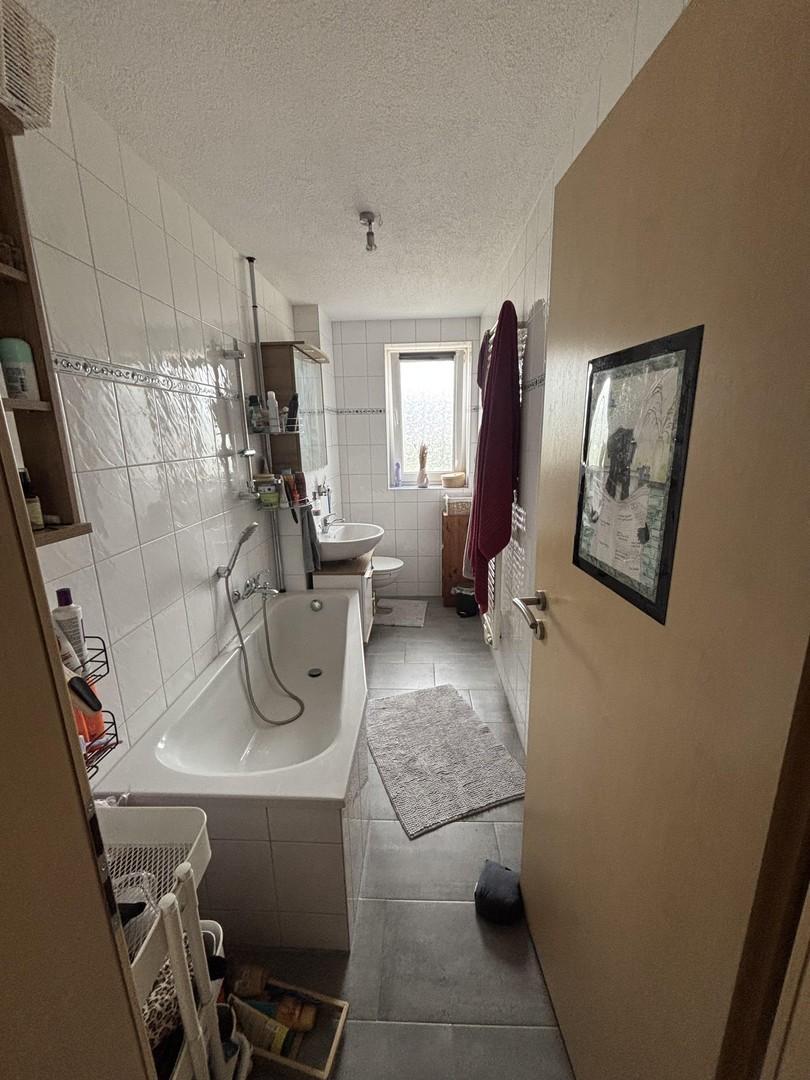 Bad mit Badewanne