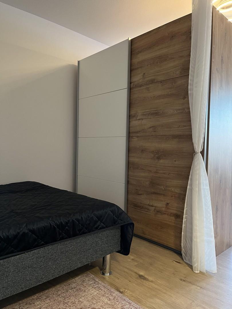 Schlafbereich m großem Schrank