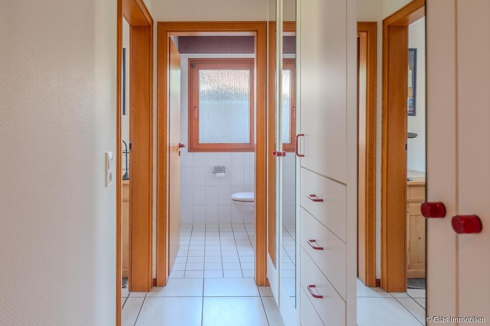 Flur mit Garderobenschrank