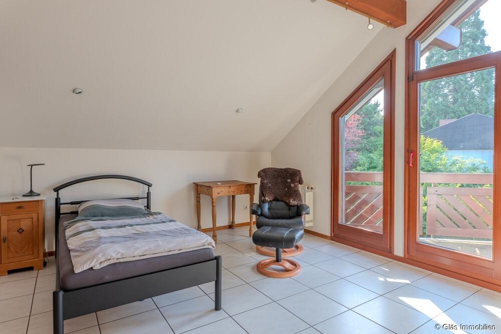 Kinderzimmer 1 mit Balkon