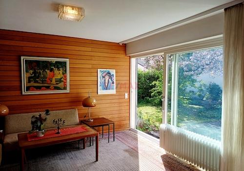 Wohnzimmer m. Terrassenzugang