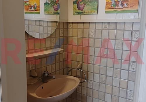 separates WC