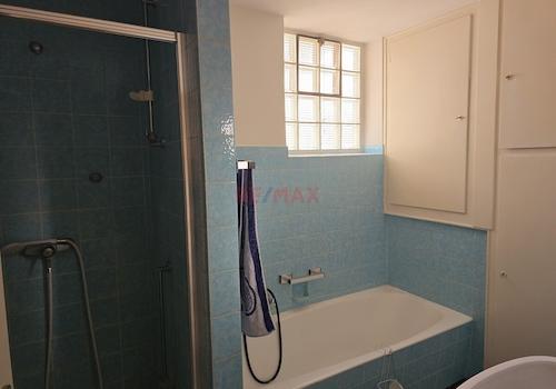 Bad mit Dusche u. Wanne
