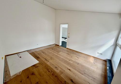 Schlafzimmer 2 zur Türe hin