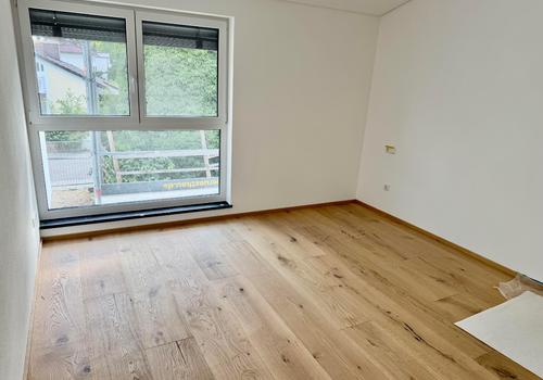 Schlafzimmer 2 zum Fenster hin