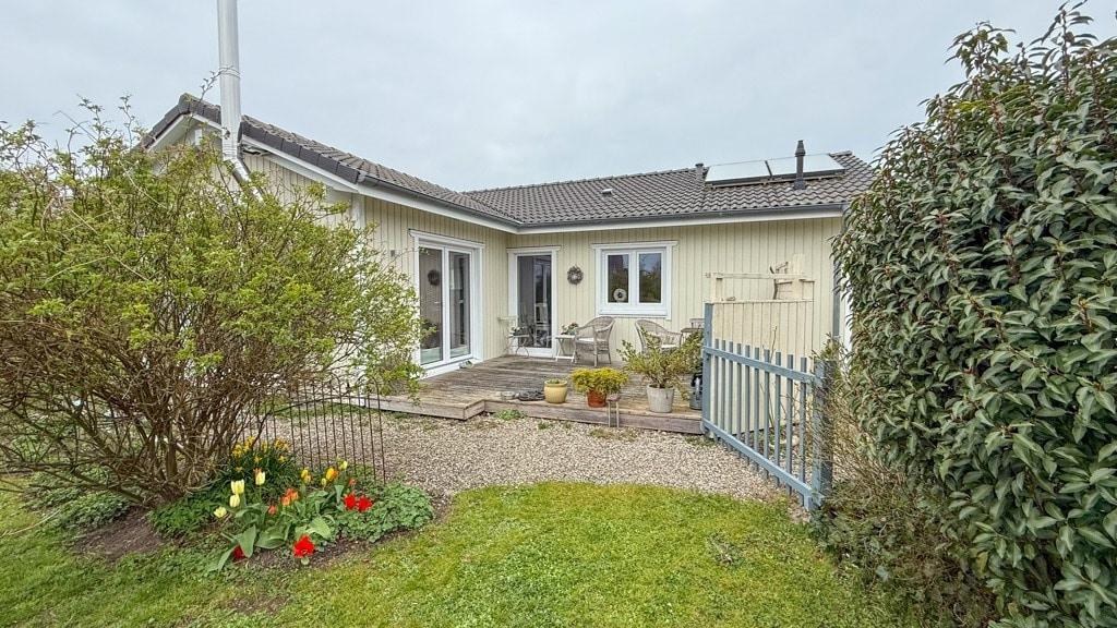 Ansicht Haus und Terrasse