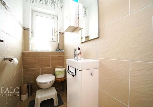 Modernes Gäste-WC DG