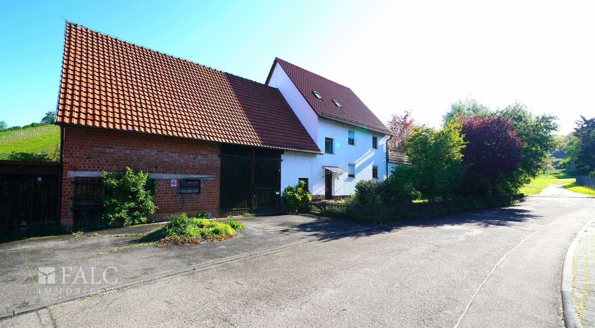 Objektansicht Haus und Scheune