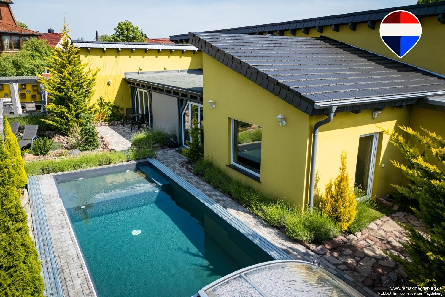 Pool überdacht