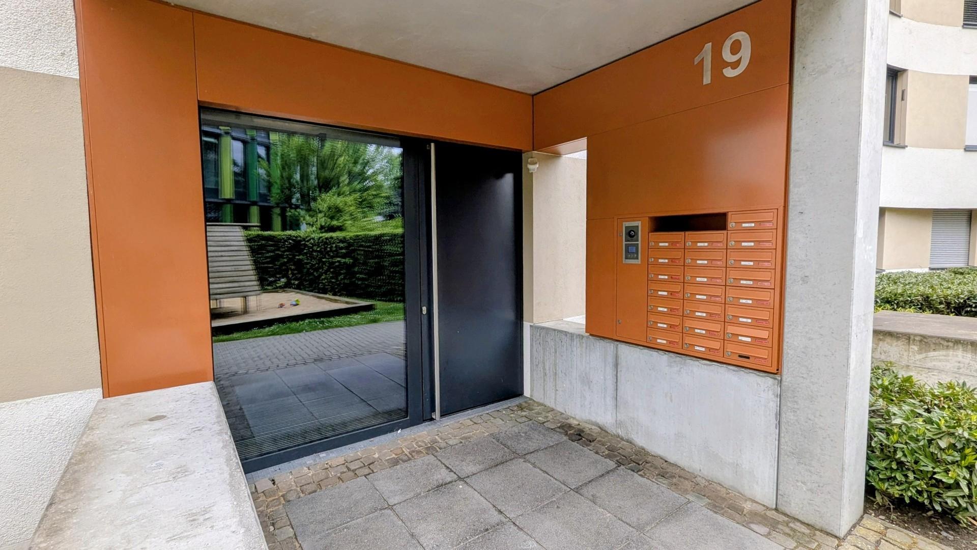 Hauseingang, mit Video