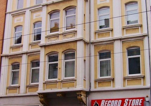 Fassade (älteres Foto)