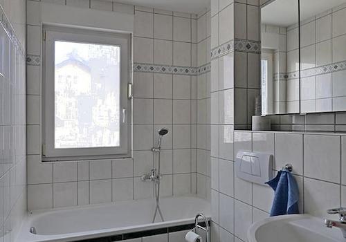 Wanne und WC