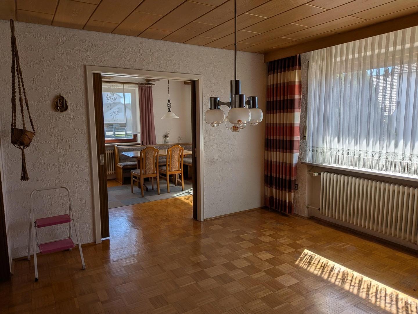 Wohnzimmer mit Esszimmer