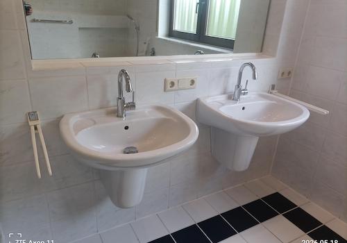 Grosses Badezimmer
