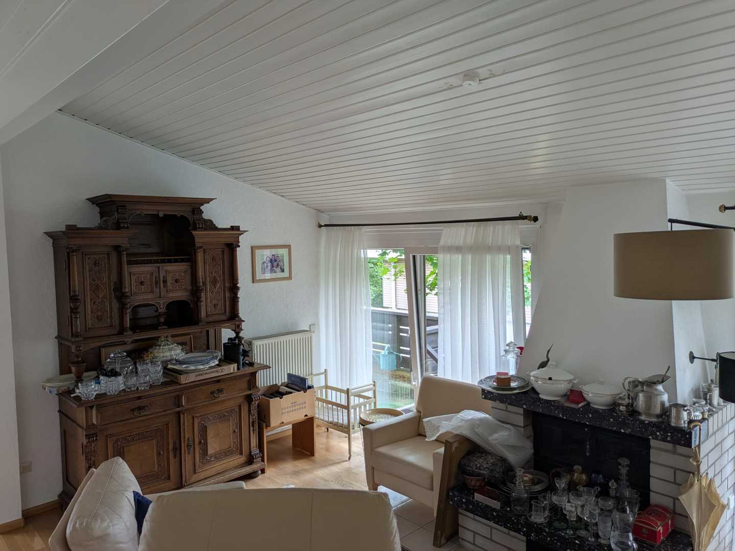 Wohnzimmer mit Kamin