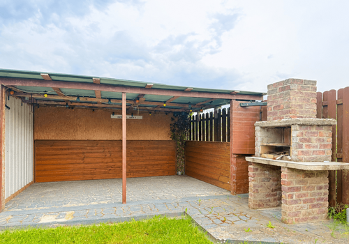 Carport mit Grillplatz