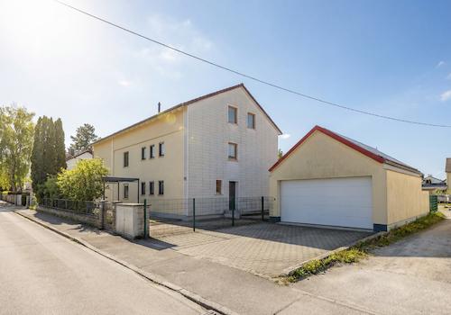 Haus + Garage Straßenseite