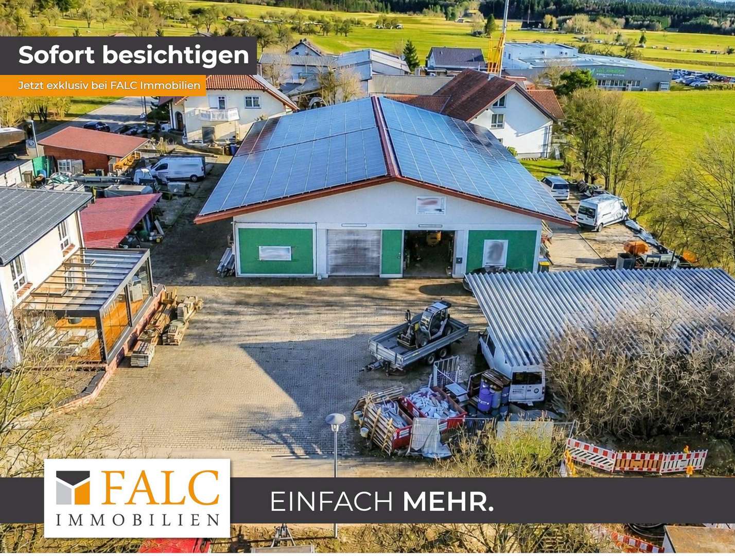 Hofbereich mit Hallenzugang