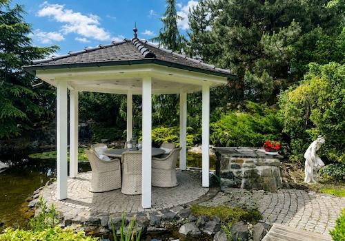 Pavillon mit Grill