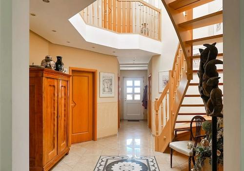Flur mit Treppe