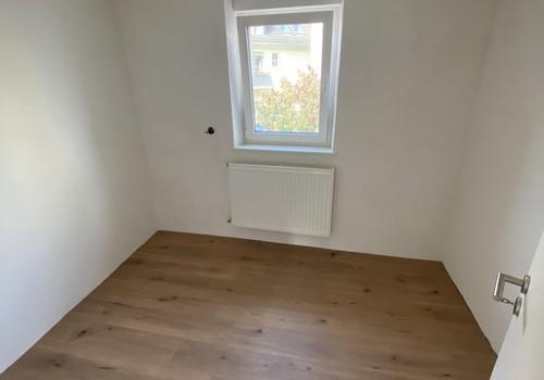 Ankleidezimmer OG Rechts