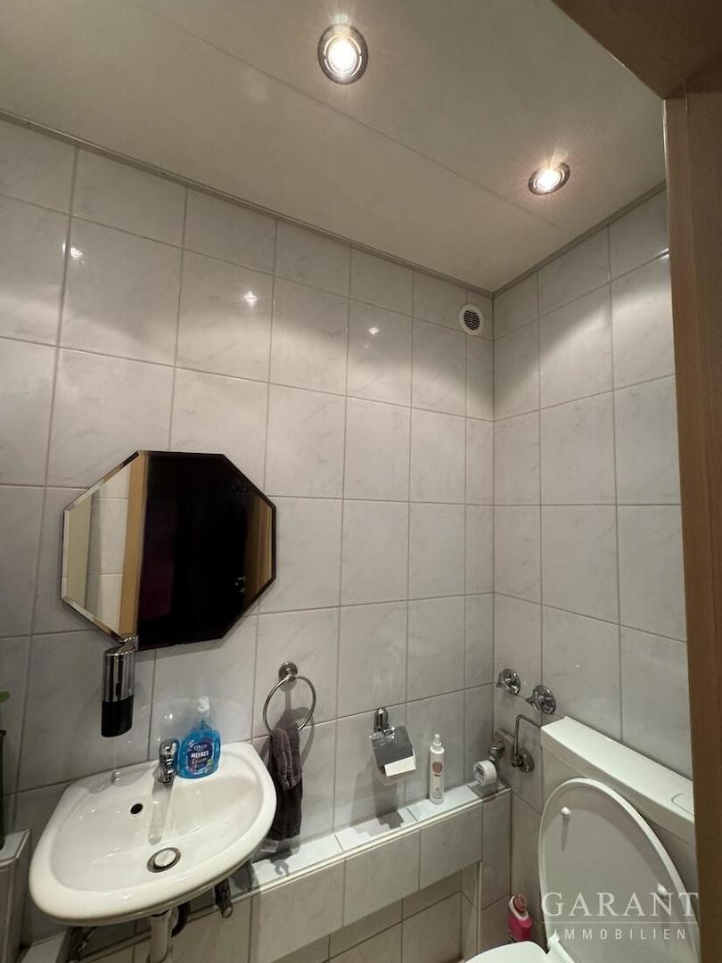 separates WC
