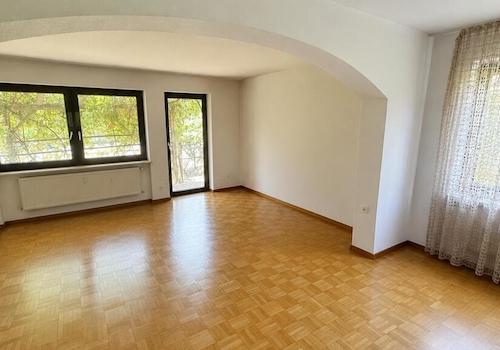 EG  Wohnzimmer mit KI geräumt