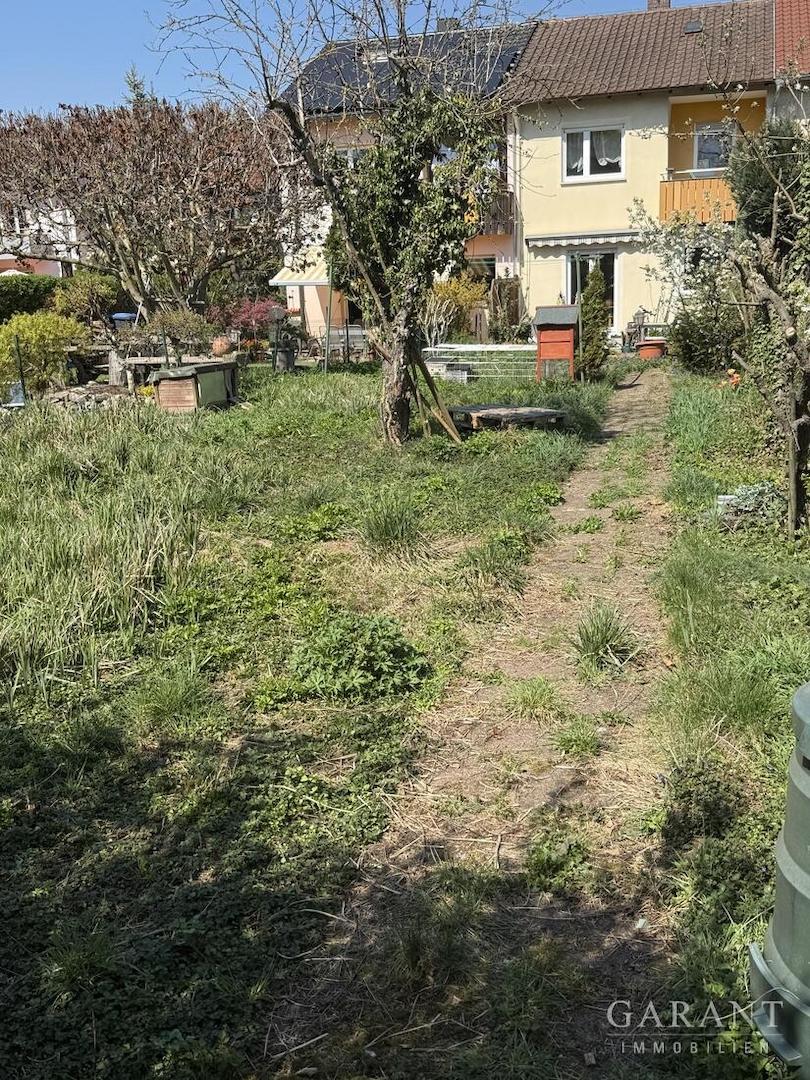 Weg durch den Garten
