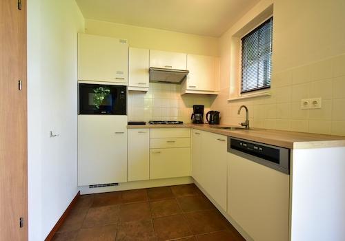 kaufen-freistehendes-ferienhaus-cochem-neue-kueche-modern-und-komplett-recreatieadviseurs-vakantiehuistekoop-nl.jpg