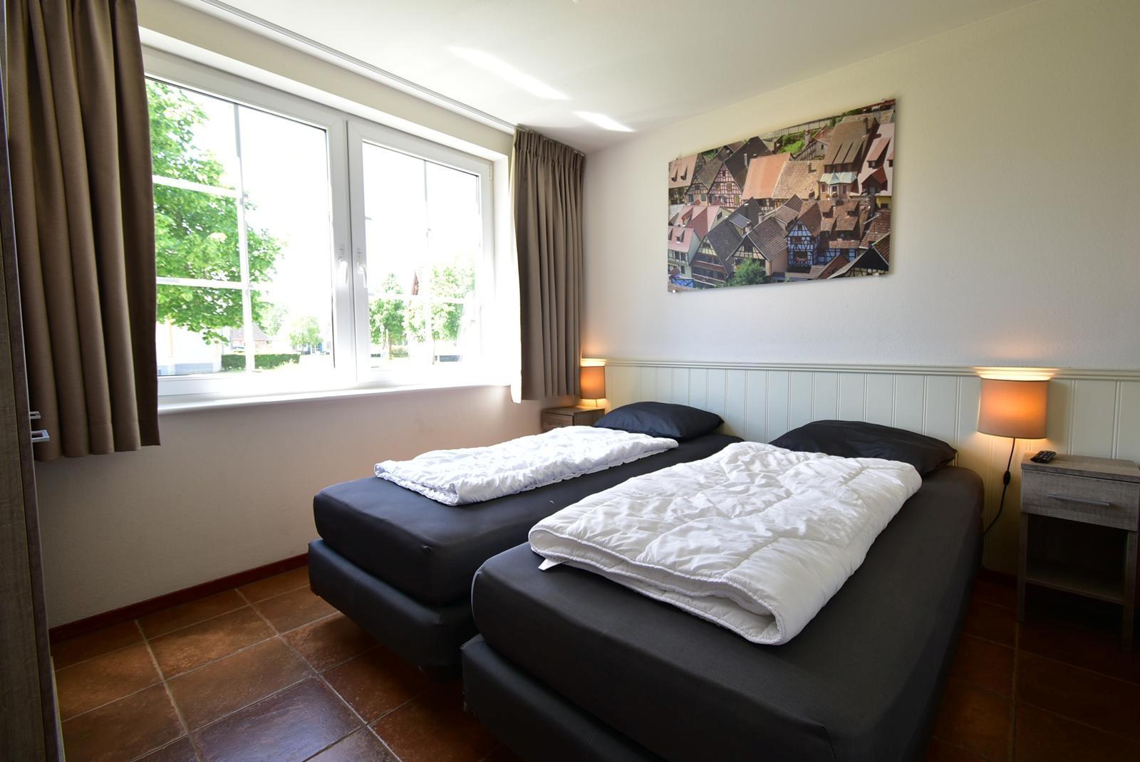 kaufen-freistehendes-ferienhaus-cochem-hauptschlafzimmer-erdgeschoss-und-en-suite-recreatieadviseurs-vakantiehuistekoop-nl.jpg
