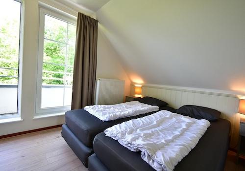 kaufen-freistehendes-ferienhaus-cochem-zweites-schlafzimmer-obergeschoss-und-ambiente-recreatieadviseurs-vakantiehuistekoop-nl.jpg