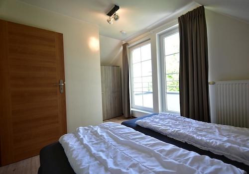 kaufen-freistehendes-ferienhaus-cochem-zweites-schlafzimmer-obergeschoss-und-ambiente-recreatieadviseurs-vakantiehuistekoop-nl.jpg2