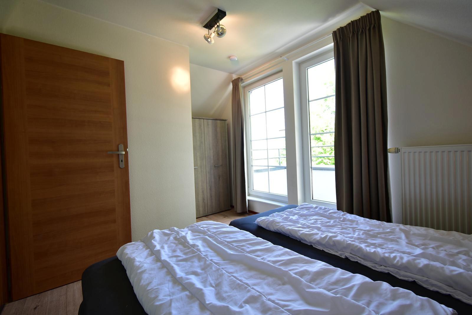 kaufen-freistehendes-ferienhaus-cochem-zweites-schlafzimmer-obergeschoss-und-ambiente-recreatieadviseurs-vakantiehuistekoop-nl.jpg2