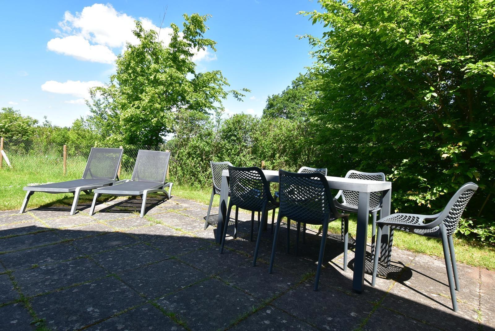 kaufen-freistehendes-ferienhaus-cochem-terrasse-und-aussenbereich-recreatieadviseurs-vakantiehuistekoop-nl.jpg