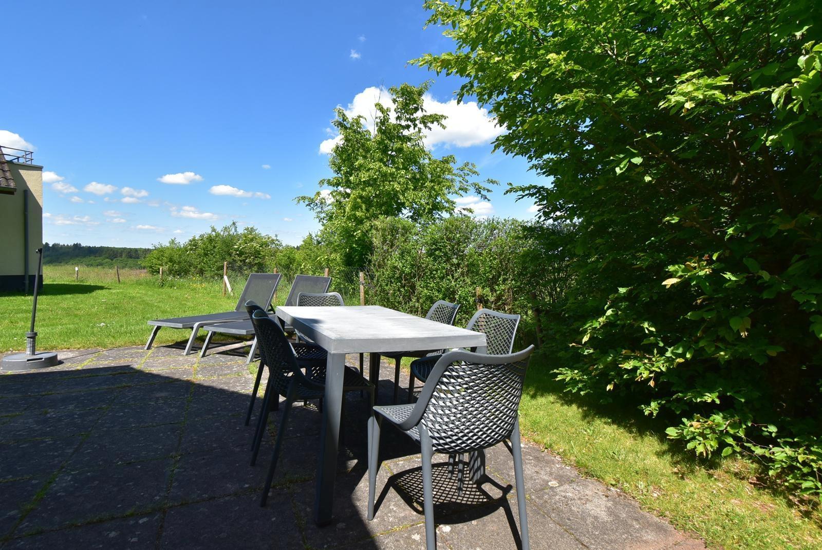 kaufen-freistehendes-ferienhaus-cochem-terrasse-und-aussenbereich-recreatieadviseurs-vakantiehuistekoop-nl.jpg3